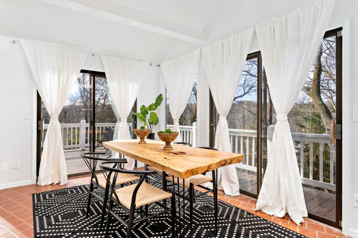 Stunning home woods 15 min to overlandpark view 3