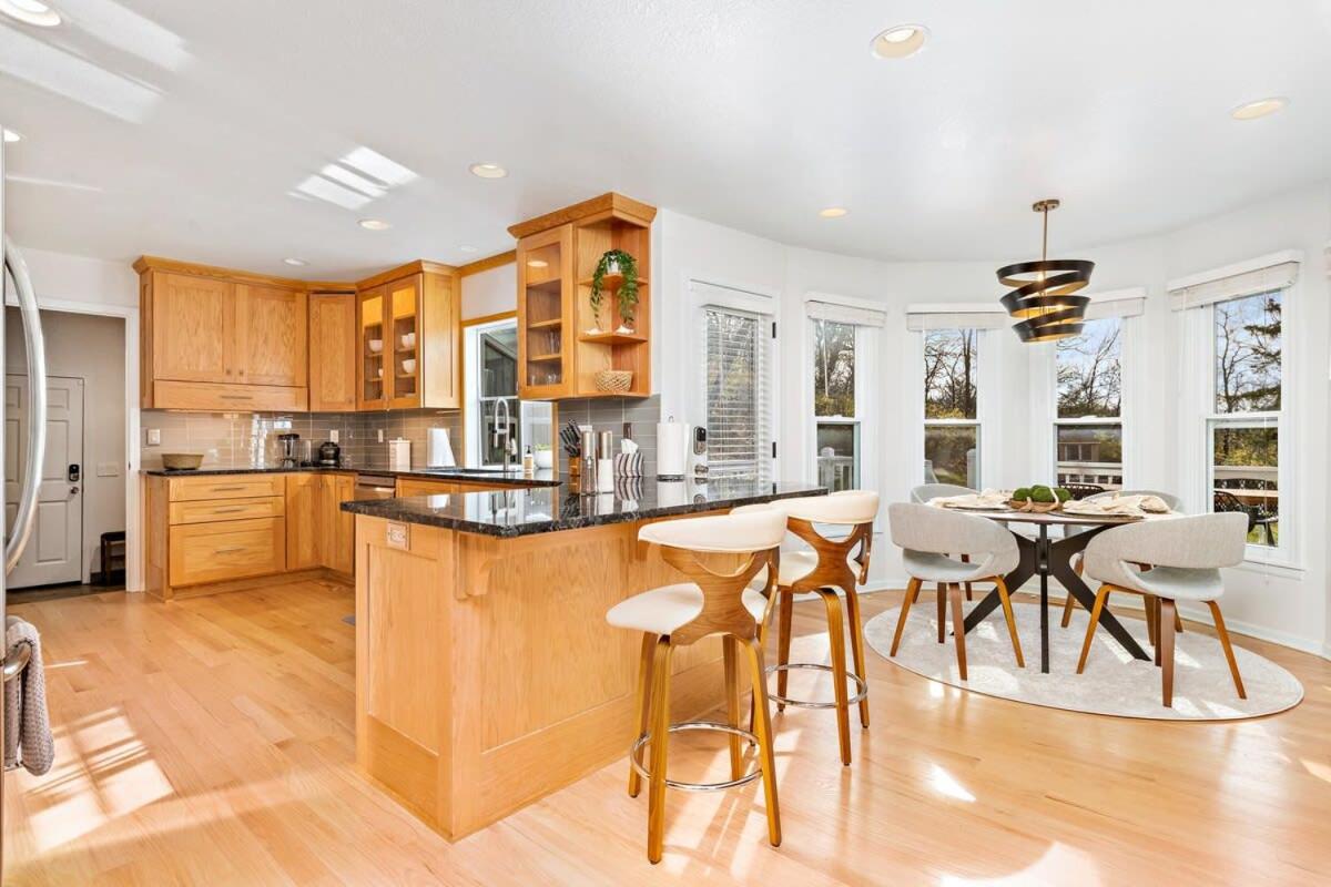 Stunning home woods 15 min to overlandpark view 4