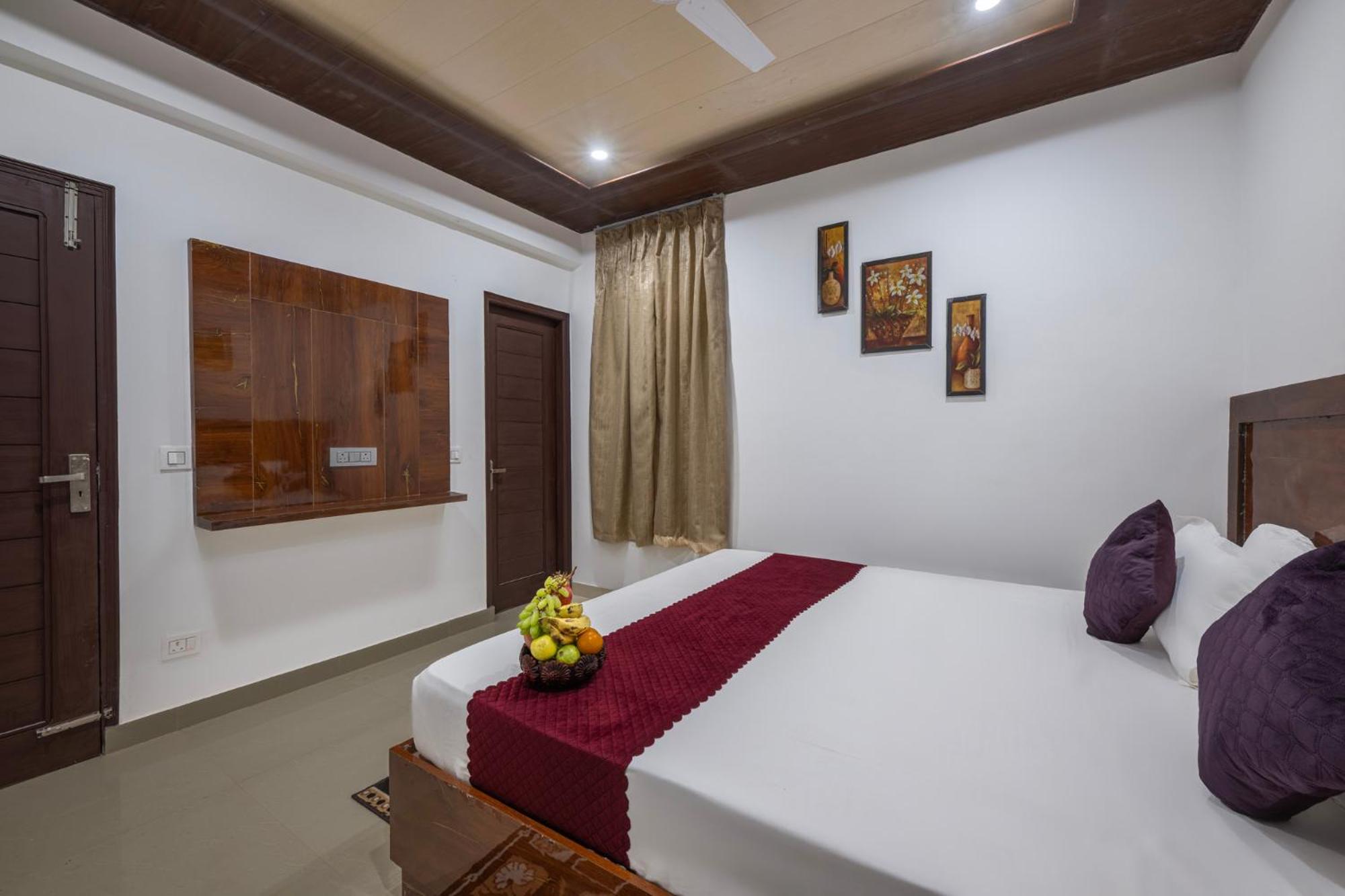 2 BH Near Mall Road Kasauli by The Sunset Vibe kasauli view 2