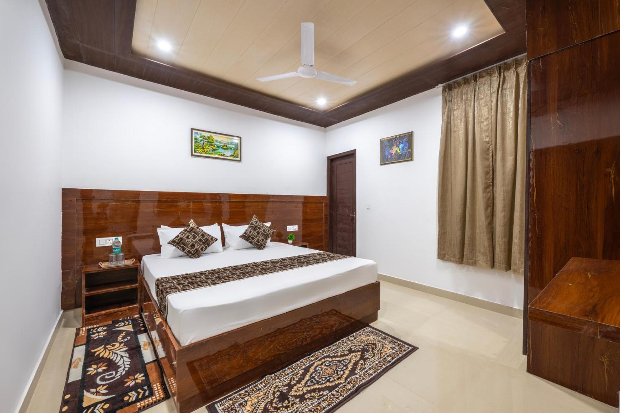 2 BH Near Mall Road Kasauli by The Sunset Vibe kasauli view 3