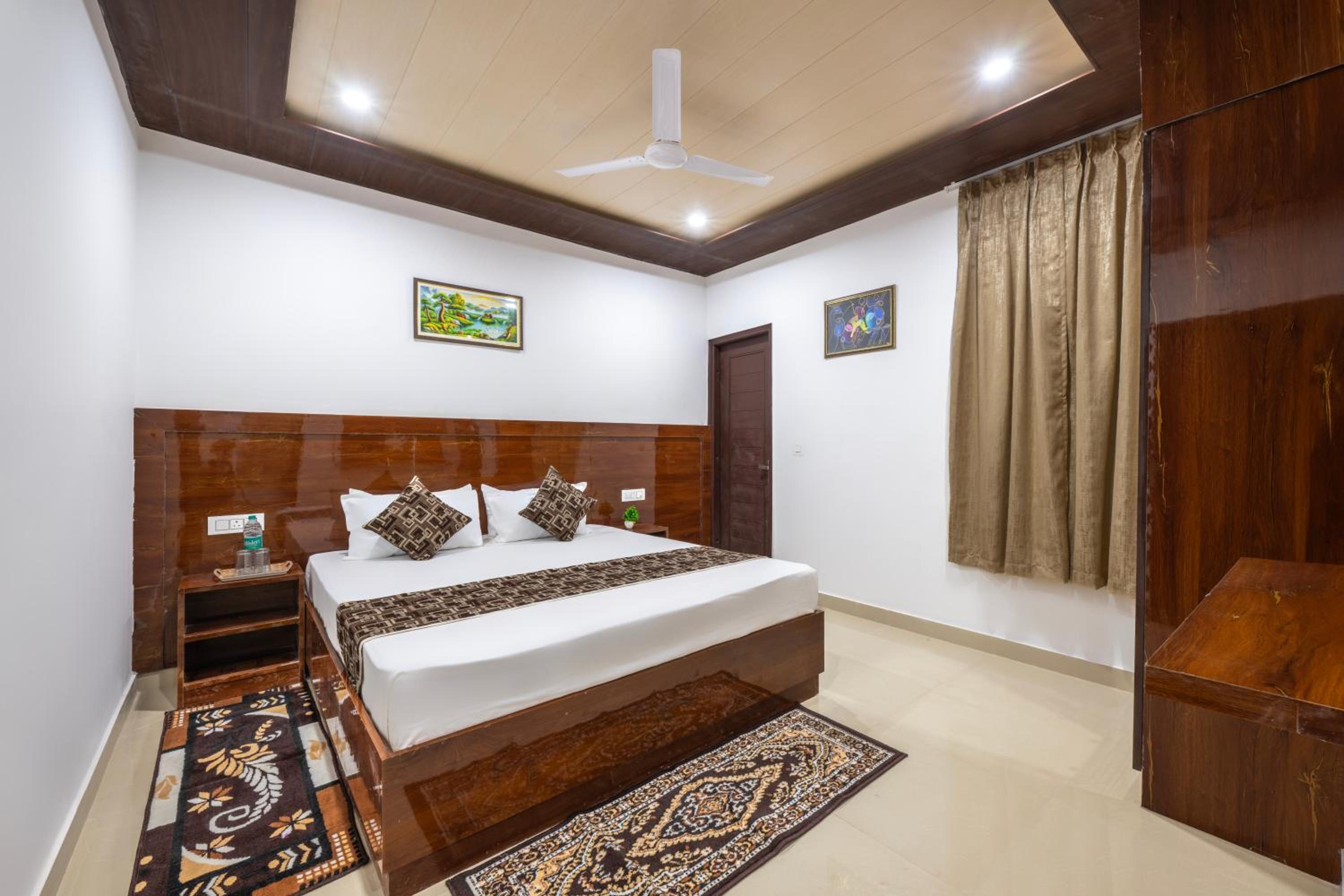 2 BH Near Mall Road Kasauli by The Sunset Vibe kasauli view 4