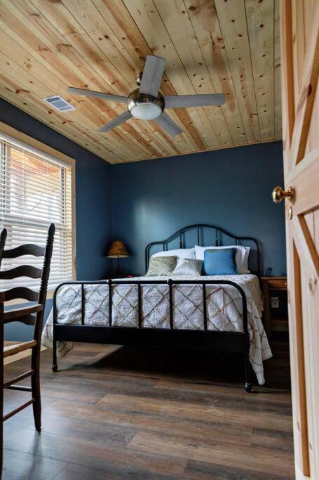 Hideaway Cabin near Mammoth Springs, Ark view 2