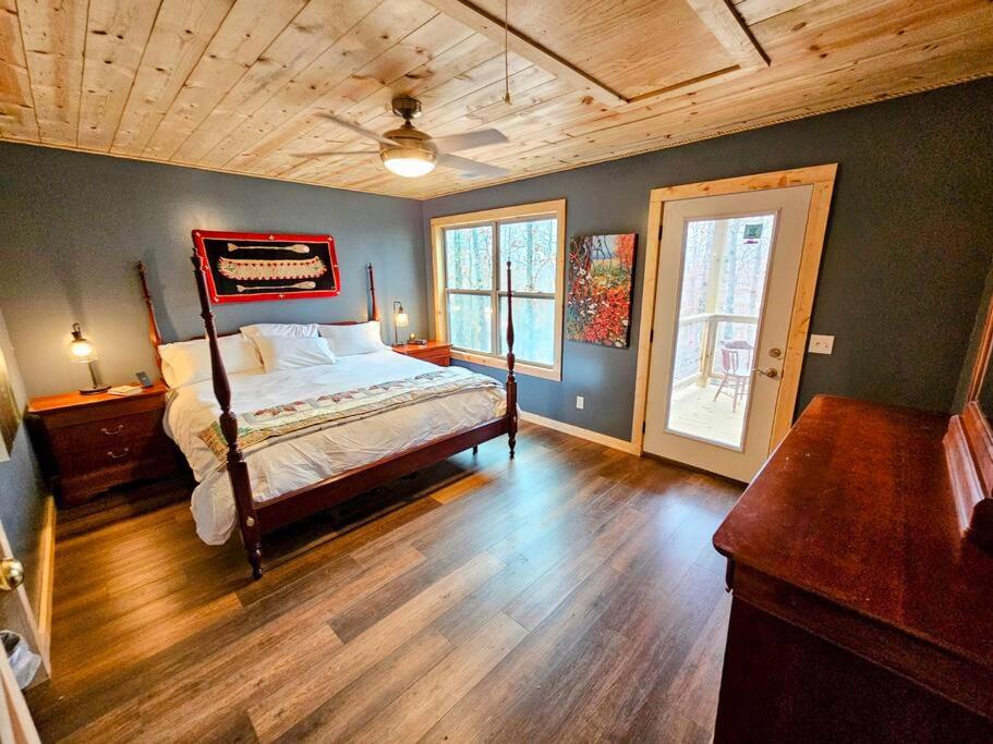 Hideaway Cabin near Mammoth Springs, Ark view 5