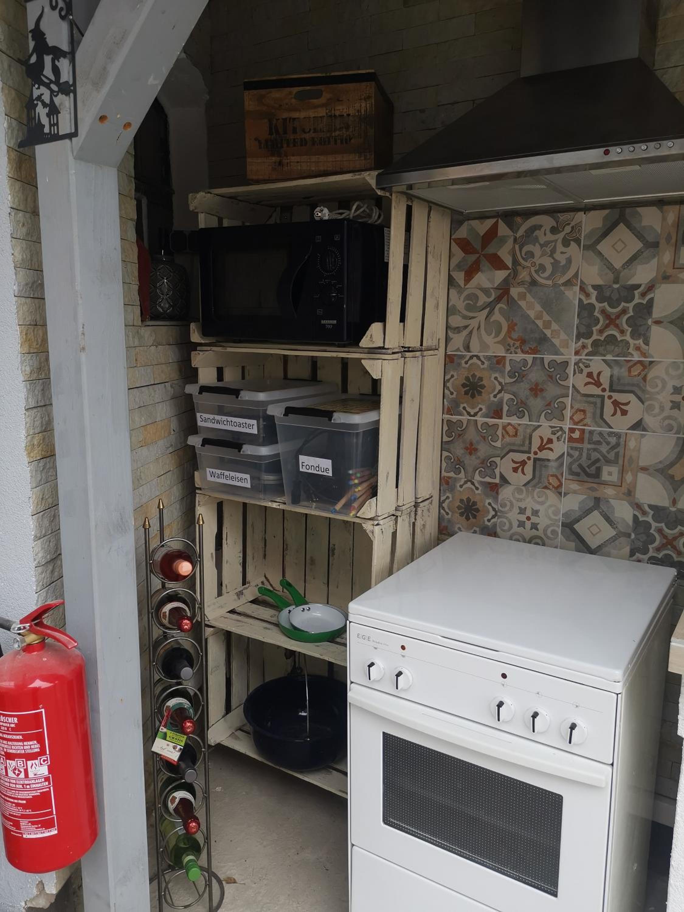 Pauls Hexenhaus Wohnung Hexe mit Fahrrad Garage und Innenhof für Motorräder