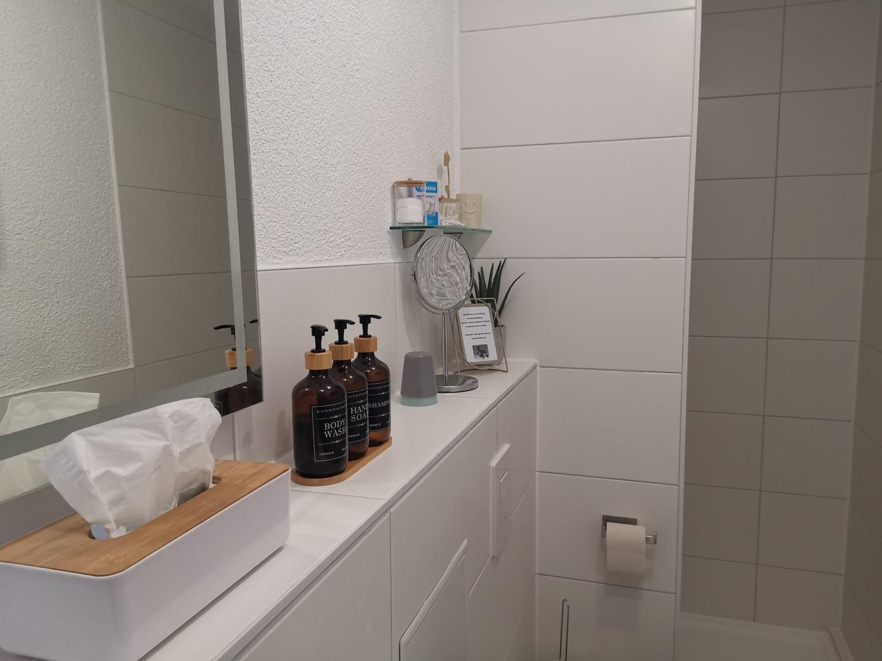 Pauls Hexenhaus Wohnung Hexe mit Fahrrad Garage und Innenhof für Motorräder