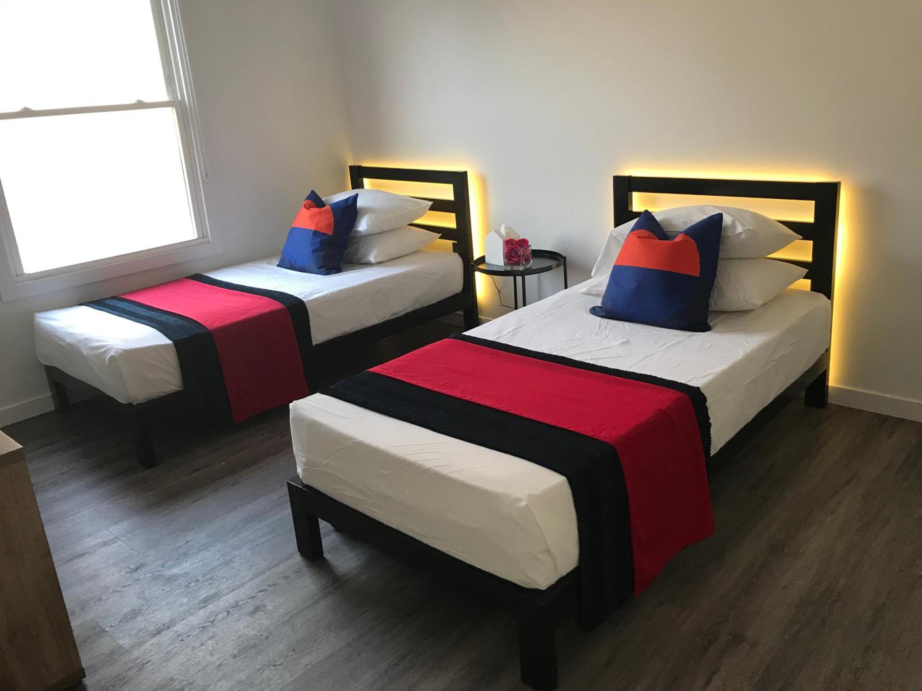 Modern GuestHouse Ironbound Newark with KITCHEN-FastTrainToNYC-OneStopToAirport