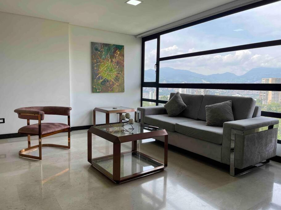 502 El Poblado: Beautiful & ample space for families