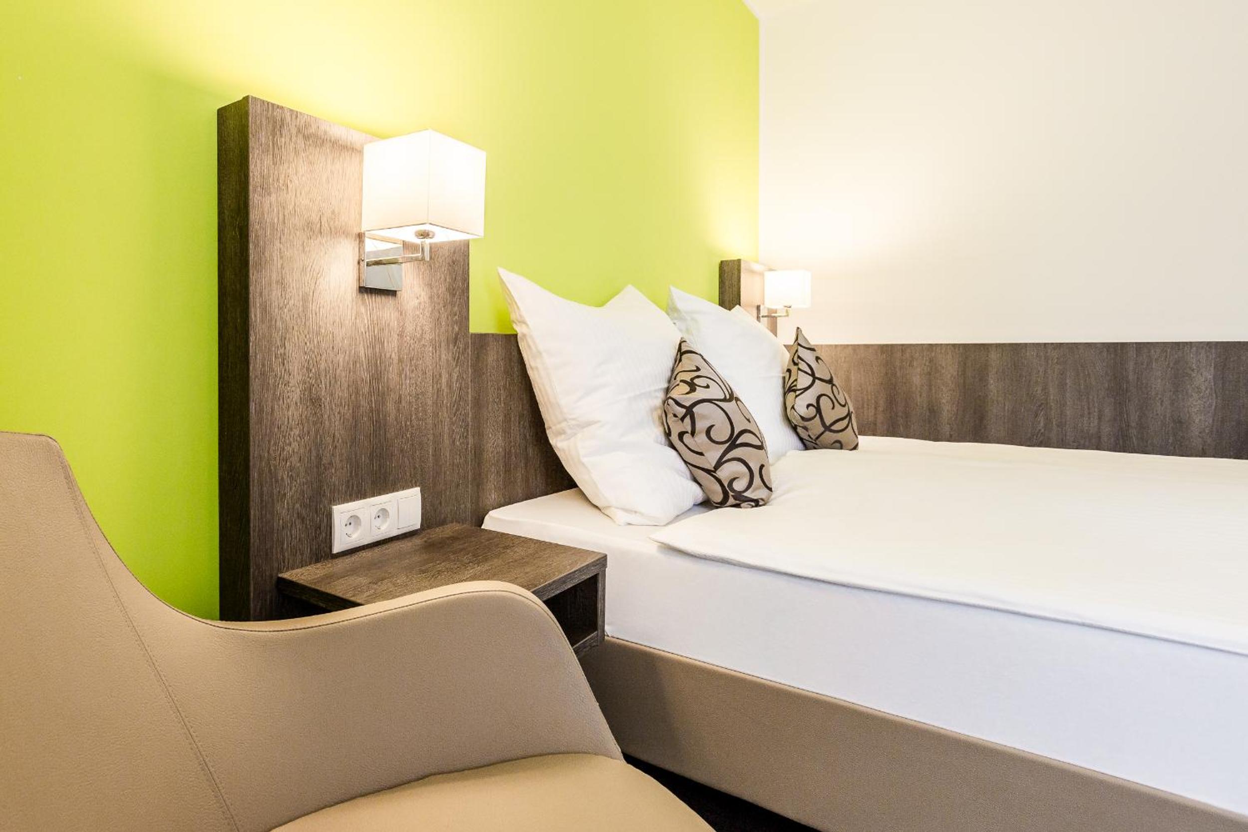 Blauer Stein - Vibe WH02 en Pulheim — hotel room