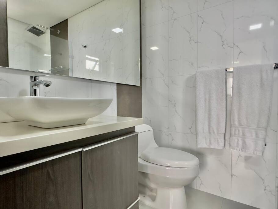502 El Poblado: Beautiful & ample space for families