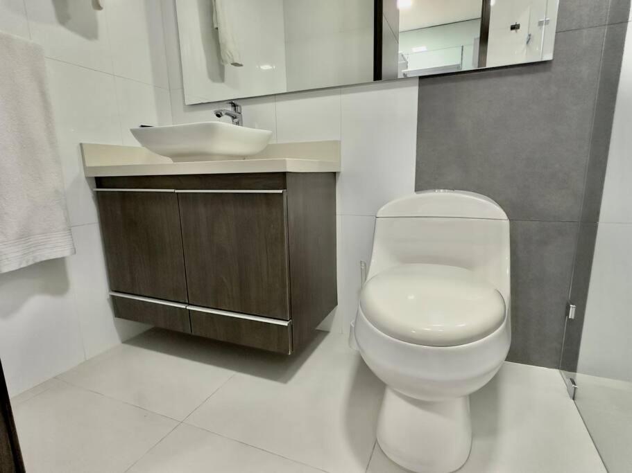 502 El Poblado: Beautiful & ample space for families