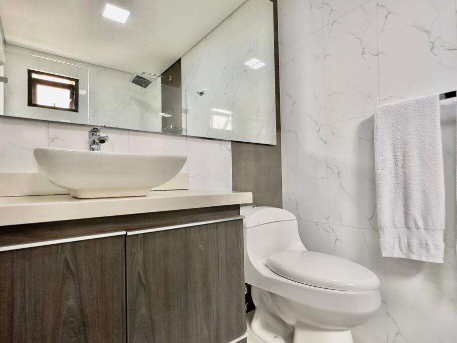 502 El Poblado: Beautiful & ample space for families