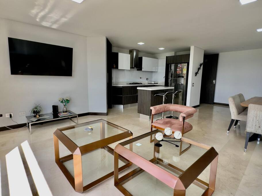 502 El Poblado: Beautiful & ample space for families
