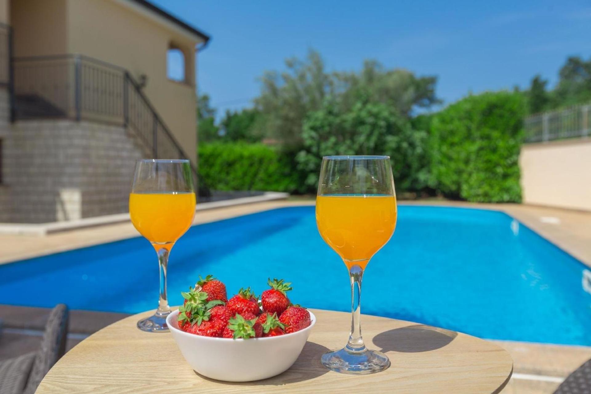 Ferienwohnung Marea 3 mit Pool und Meerblick