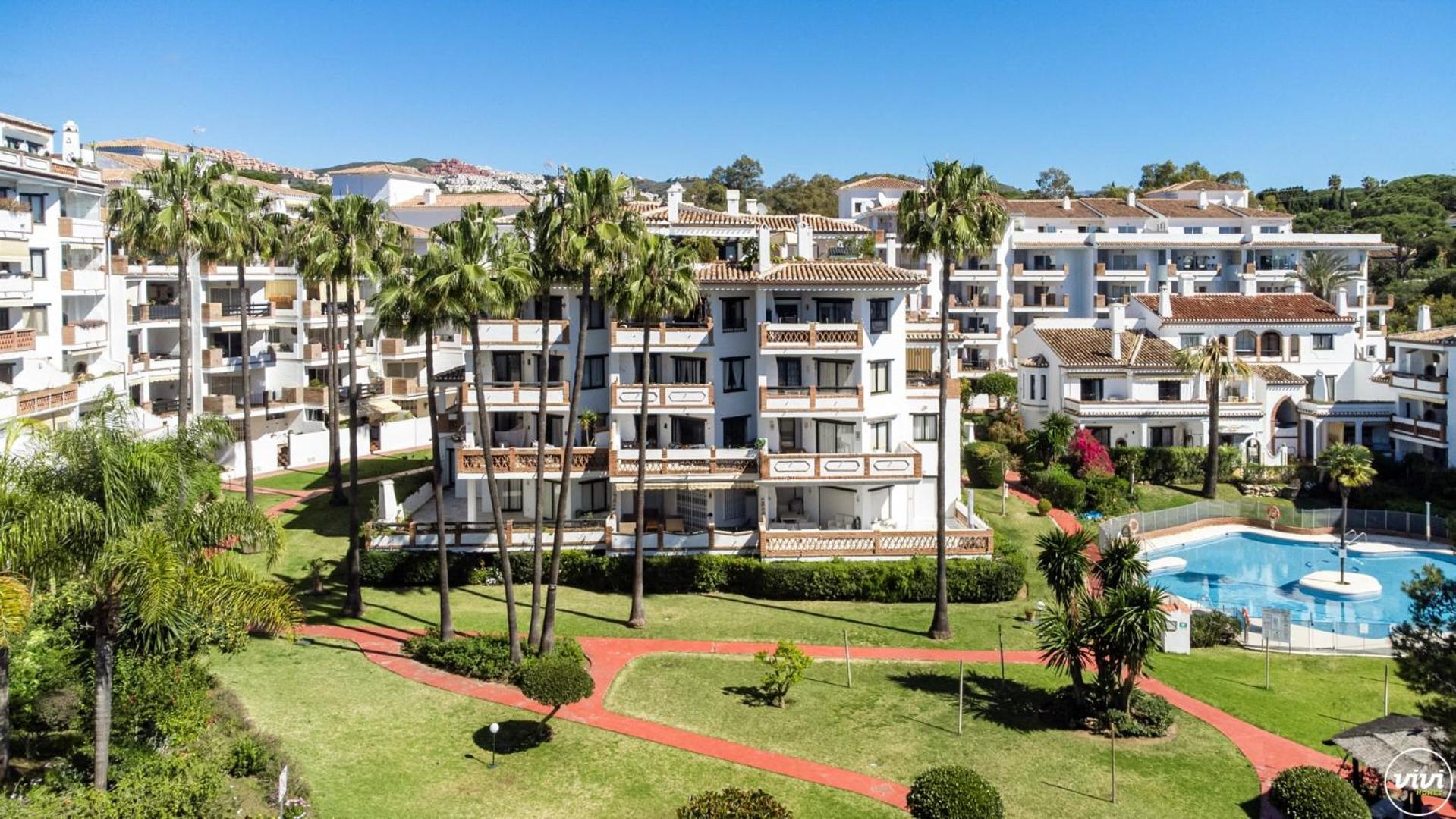 ViVi Homes - Robina - Pool - Terrace - close to beach