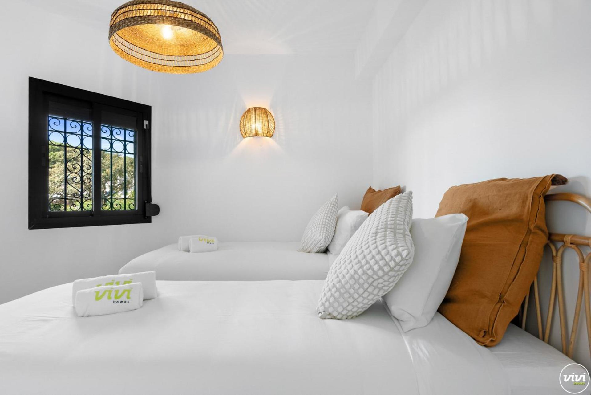 ViVi Homes - Robina - Pool - Terrace - close to beach