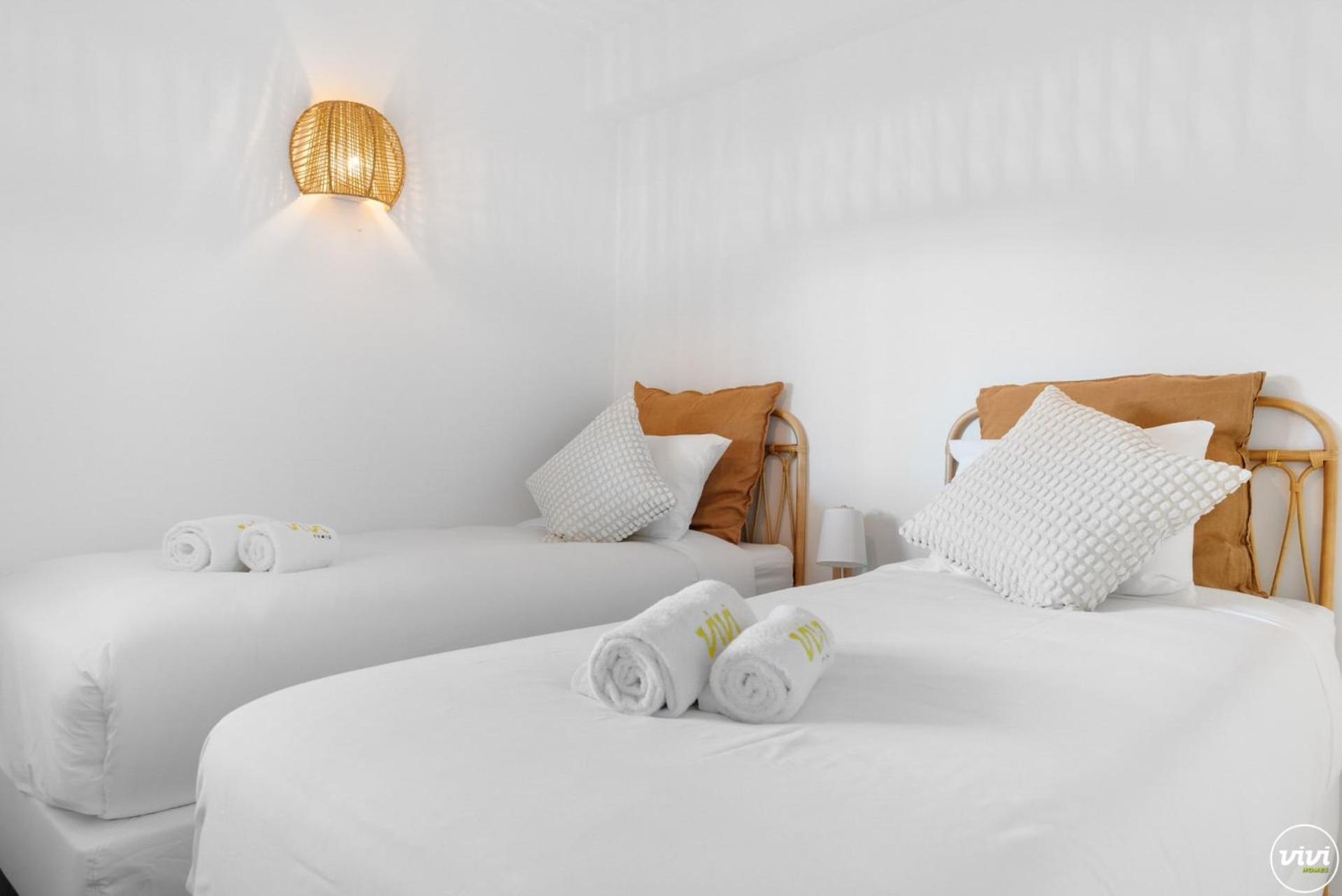 ViVi Homes - Robina - Pool - Terrace - close to beach