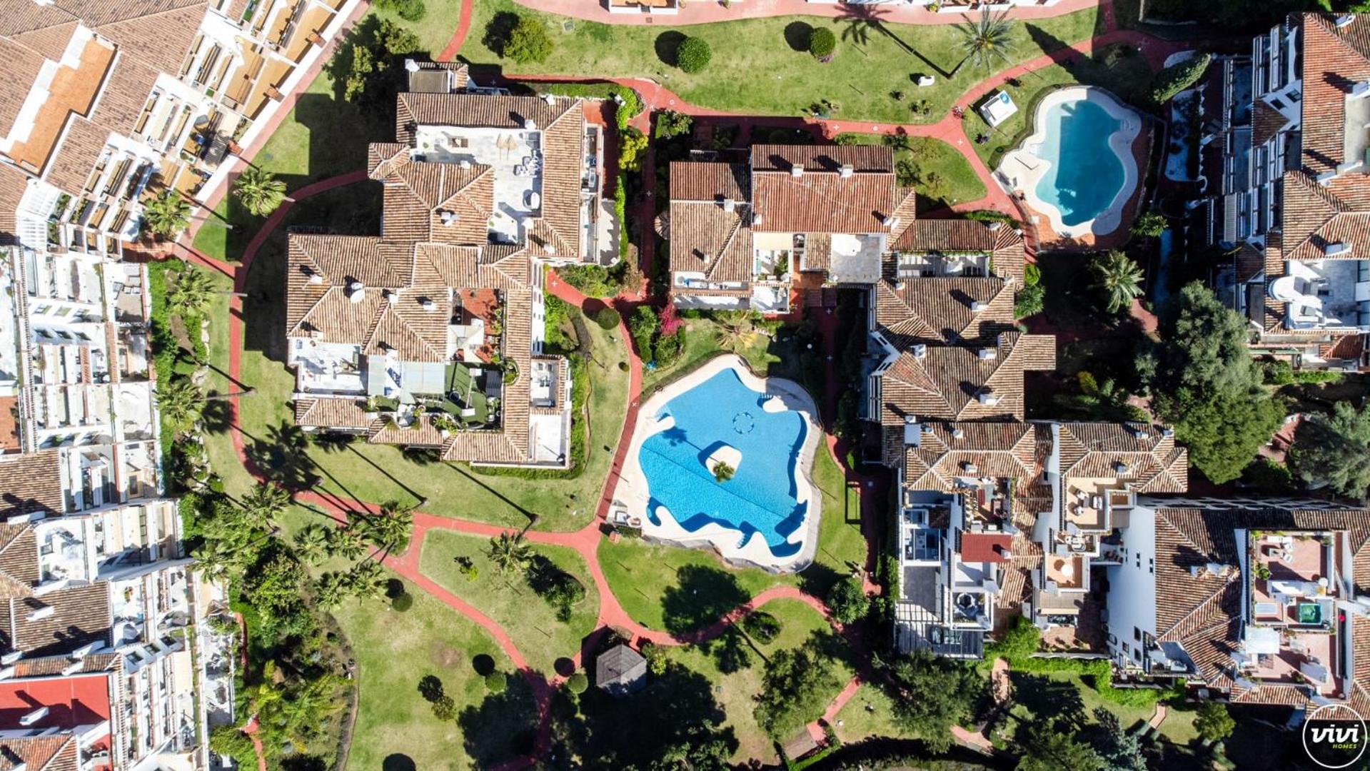 ViVi Homes - Robina - Pool - Terrace - close to beach