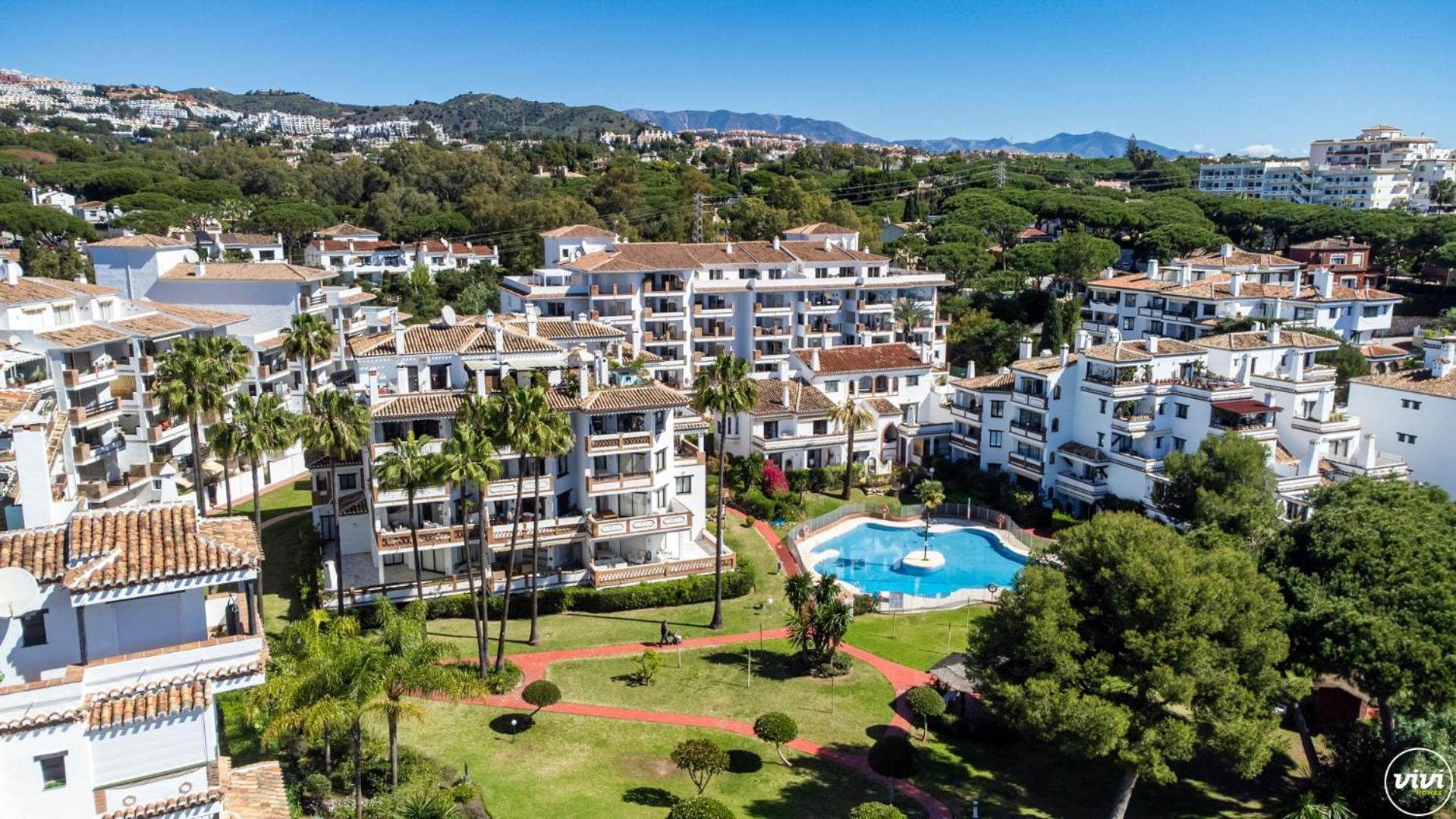 ViVi Homes - Robina - Pool - Terrace - close to beach