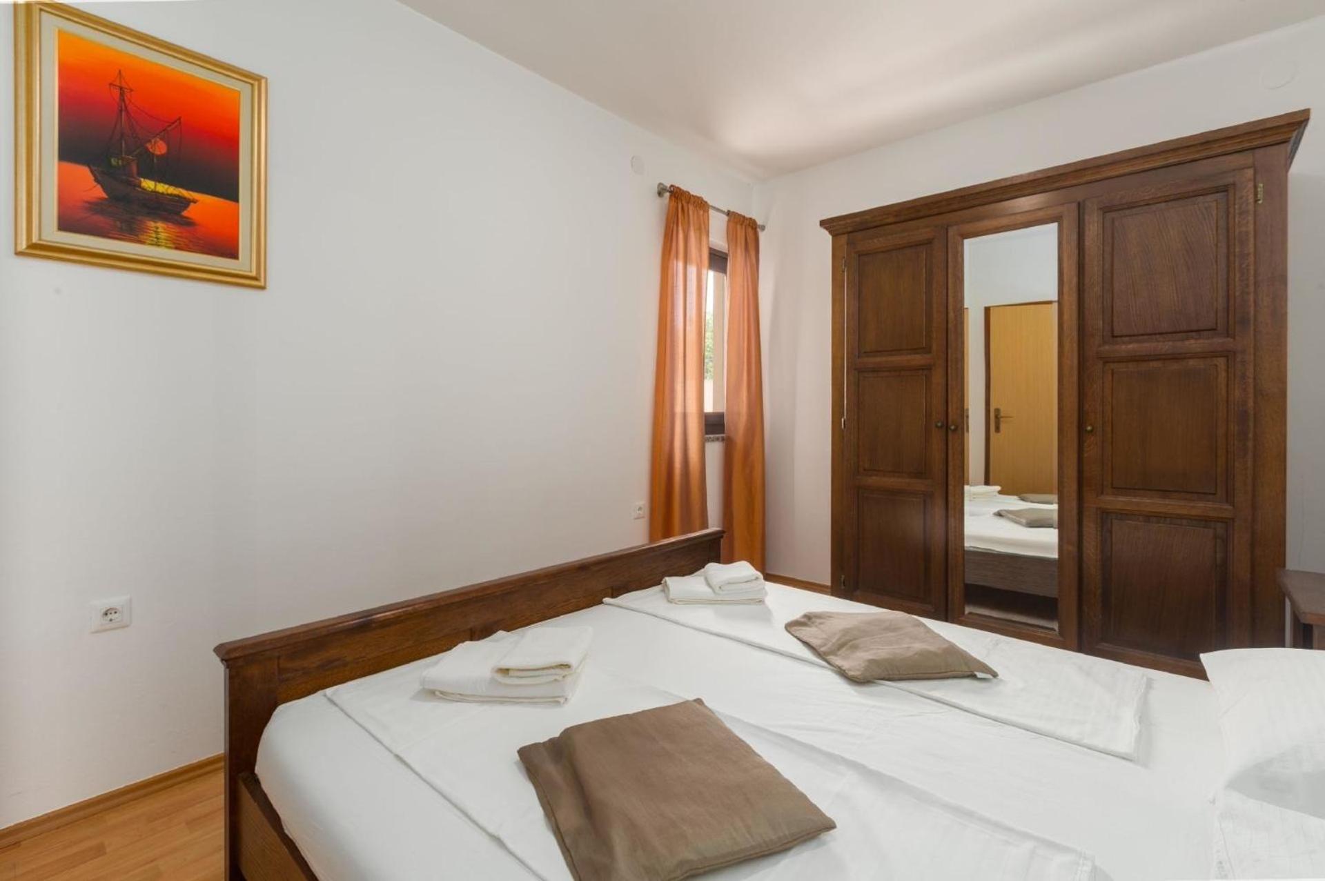 Strandnahe Ferienwohnung Marea mit Pool und Garten view 3