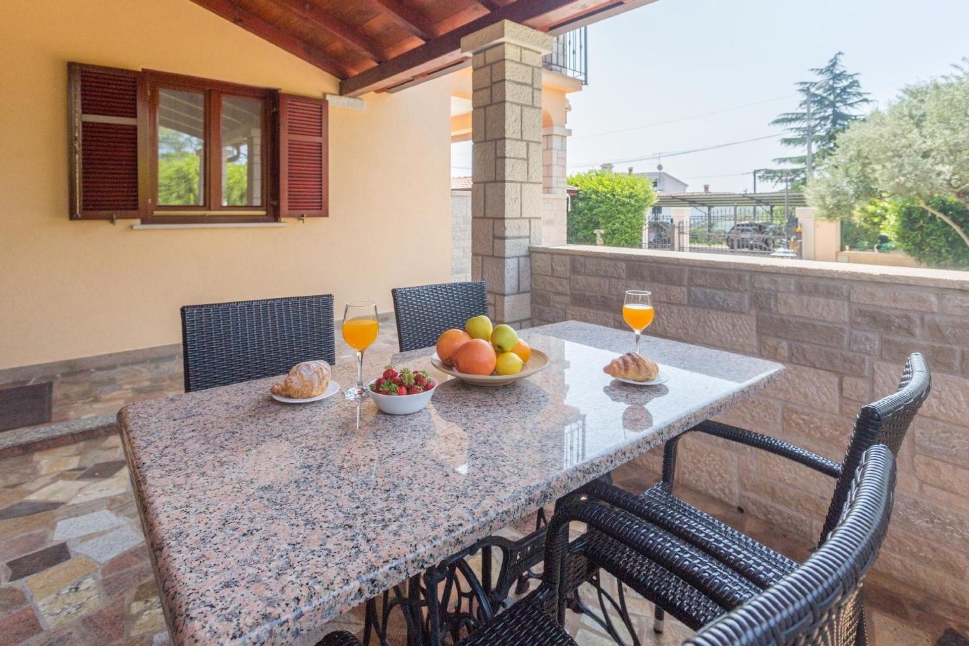 Strandnahe Ferienwohnung Marea mit Pool und Garten view 4