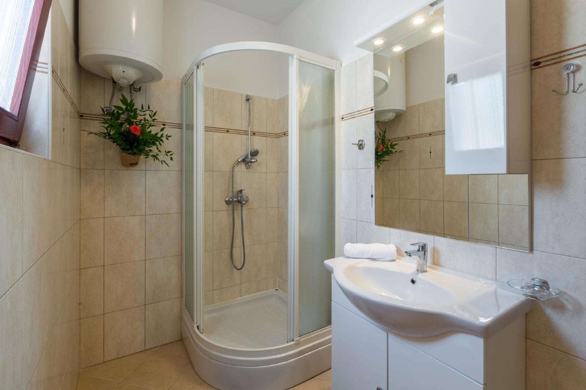 Strandnahe Ferienwohnung Marea mit Pool und Garten view 5
