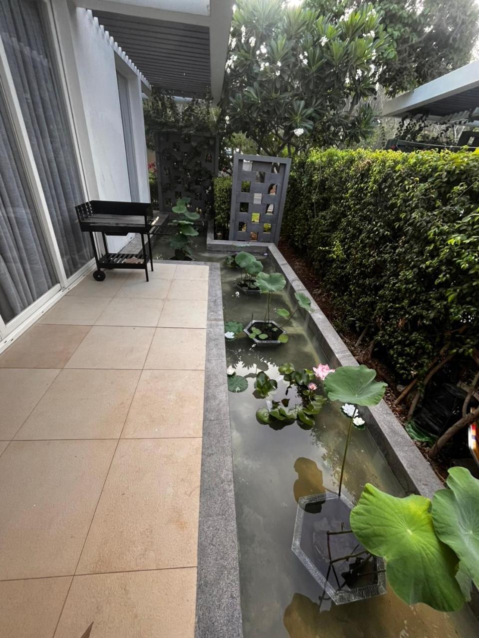 Villa biển Oceanami B805 - Ô tô đậu trước cửa nhà view 5