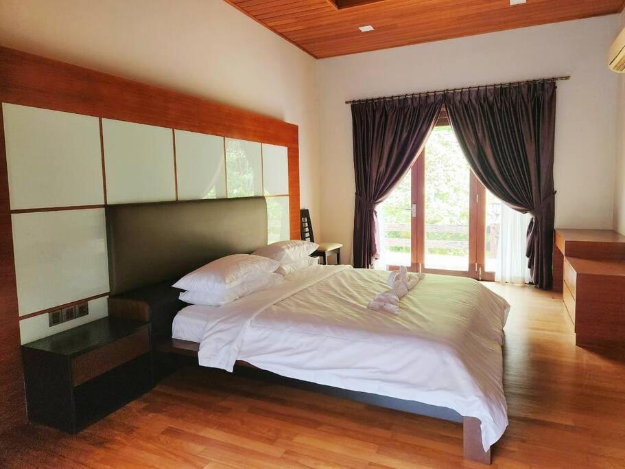 Ipoh Meru valley golf resortTHE ROCK FOREST RETREAT pool/5BR/20pax/events photo 4