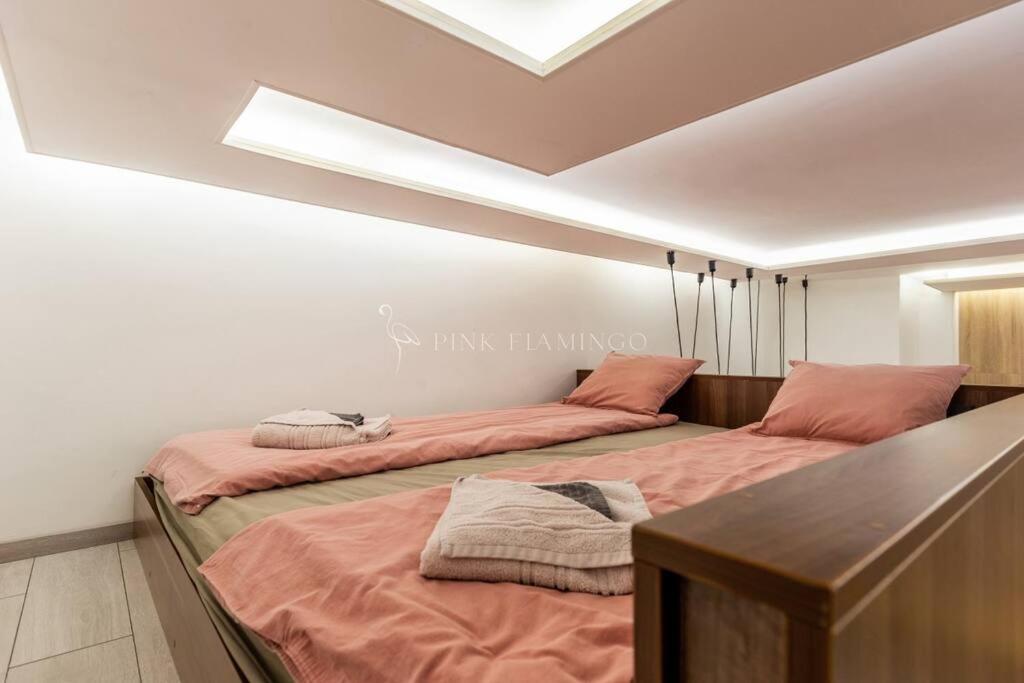 Unique Style Loft - Pink Flamingo view 4