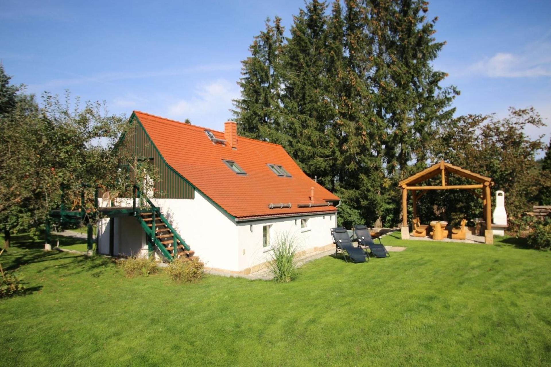 Appartement in Kurort Jonsdorf mit Terrasse, Grill und Garten