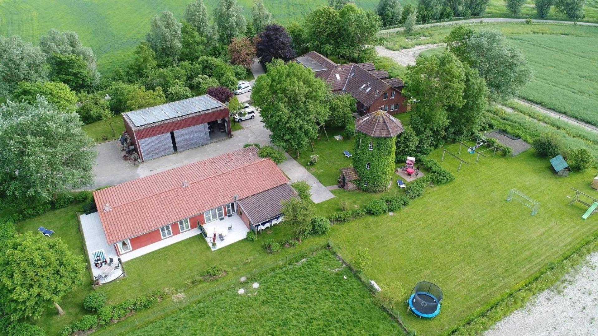 Ferienhaus in Pilsum mit Großem Garten