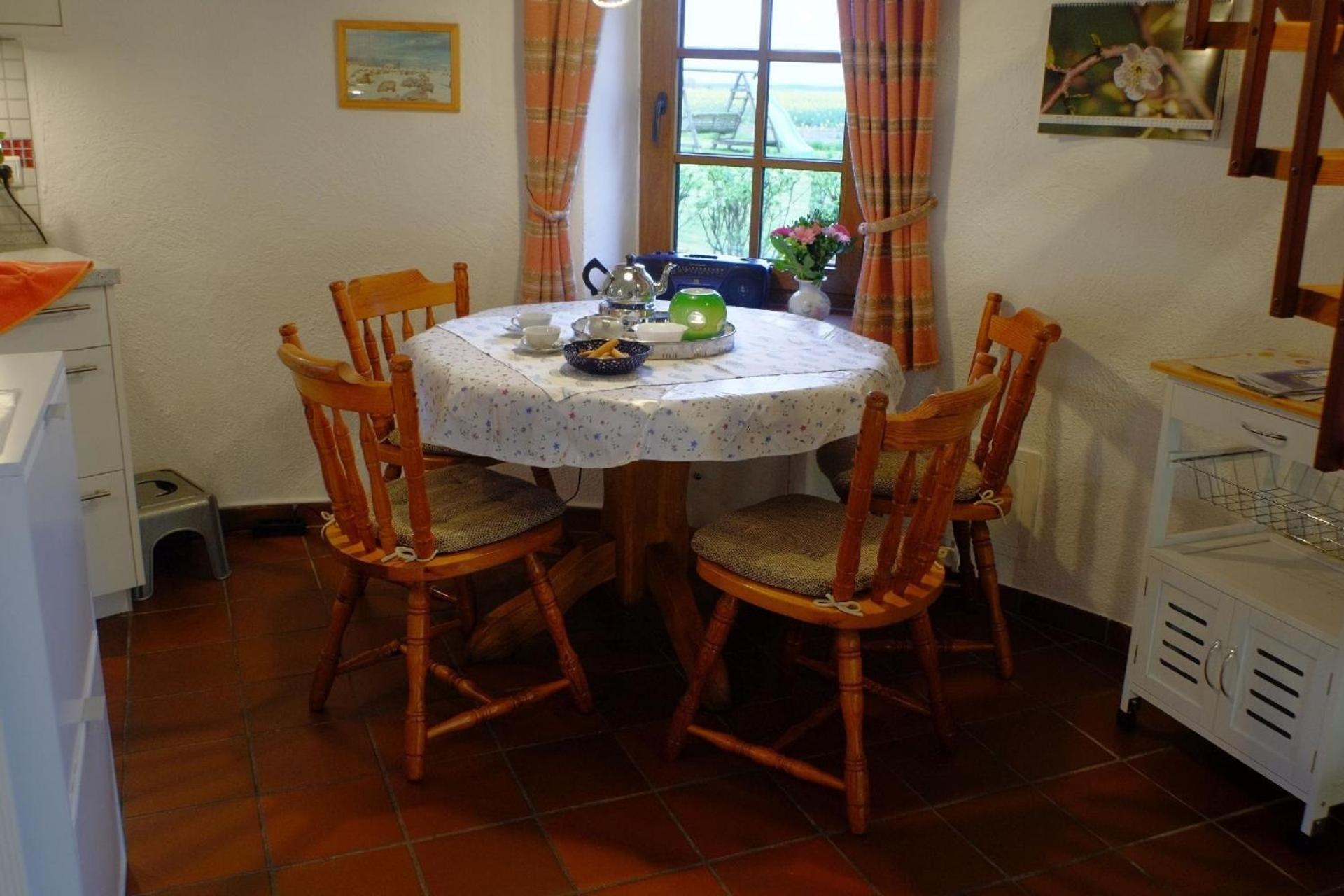 Ferienhaus in Pilsum mit Großem Garten