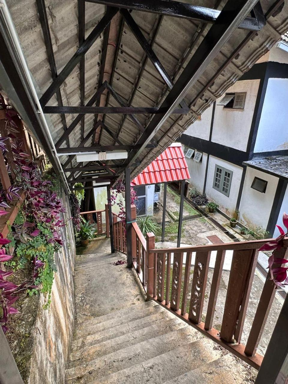 Hillside cottage chalet studio