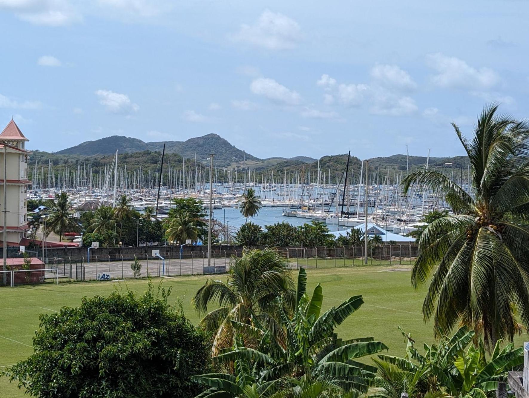 Studio TI PLEZI 26m a 2 pas Marina du Marin climatisé parking