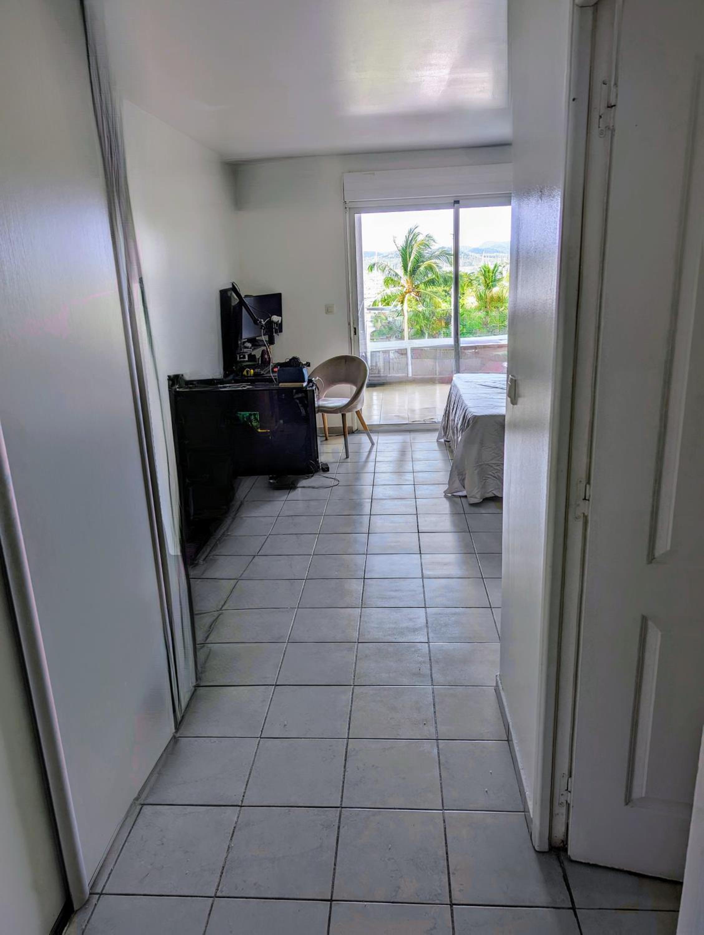 Studio TI PLEZI 26m a 2 pas Marina du Marin climatisé parking