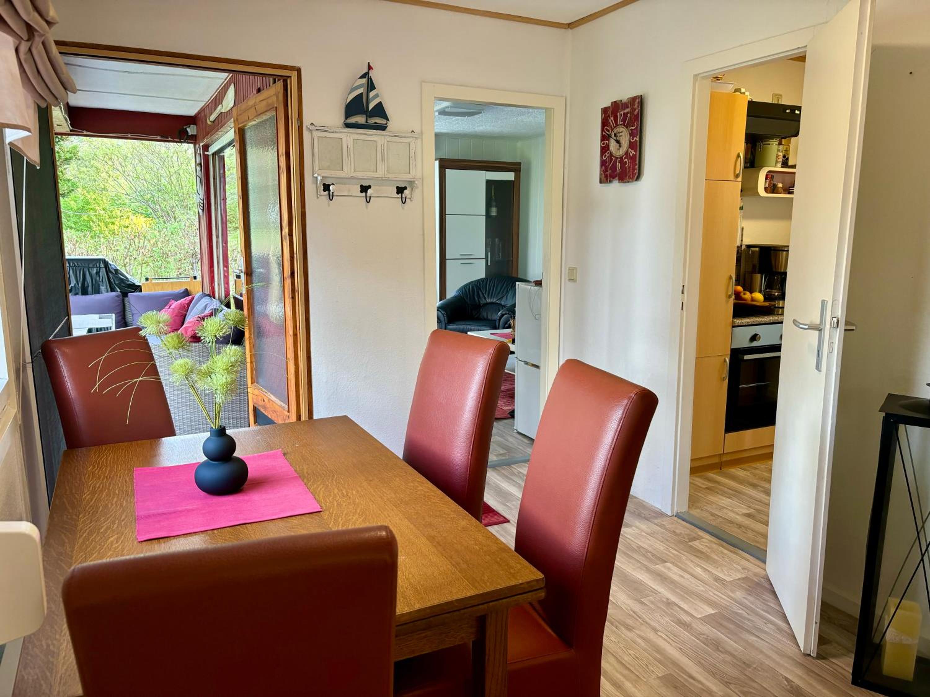 Bungalow-Jessern Ferienhaus im Grünen mit Seeblick