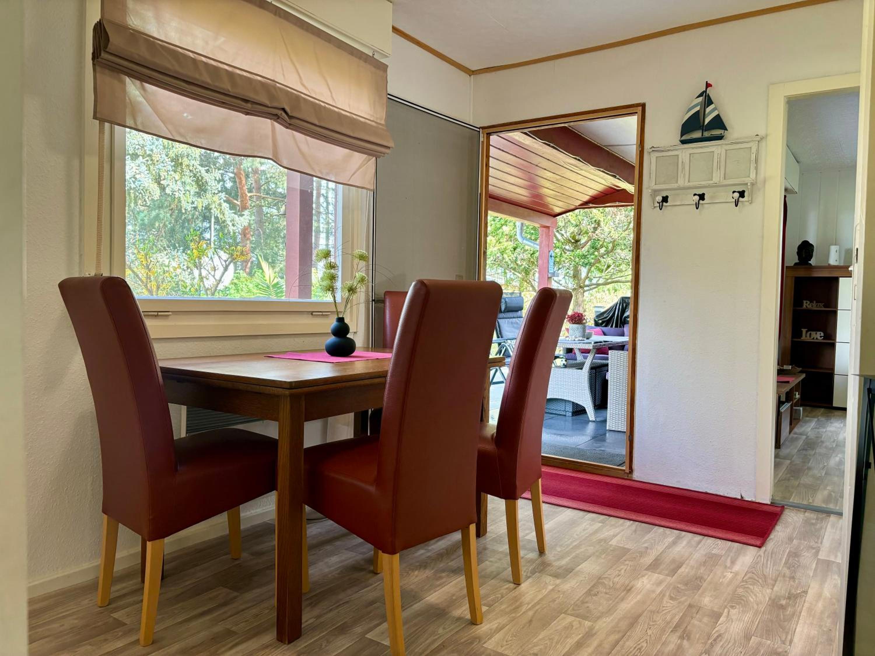 Bungalow-Jessern Ferienhaus im Grünen mit Seeblick
