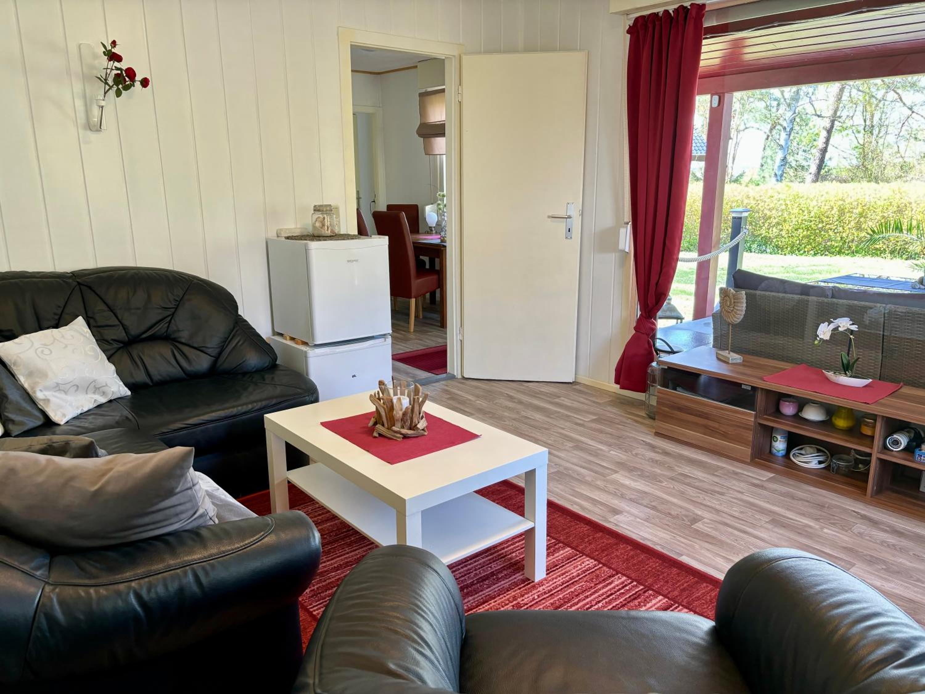 Bungalow-Jessern Ferienhaus im Grünen mit Seeblick