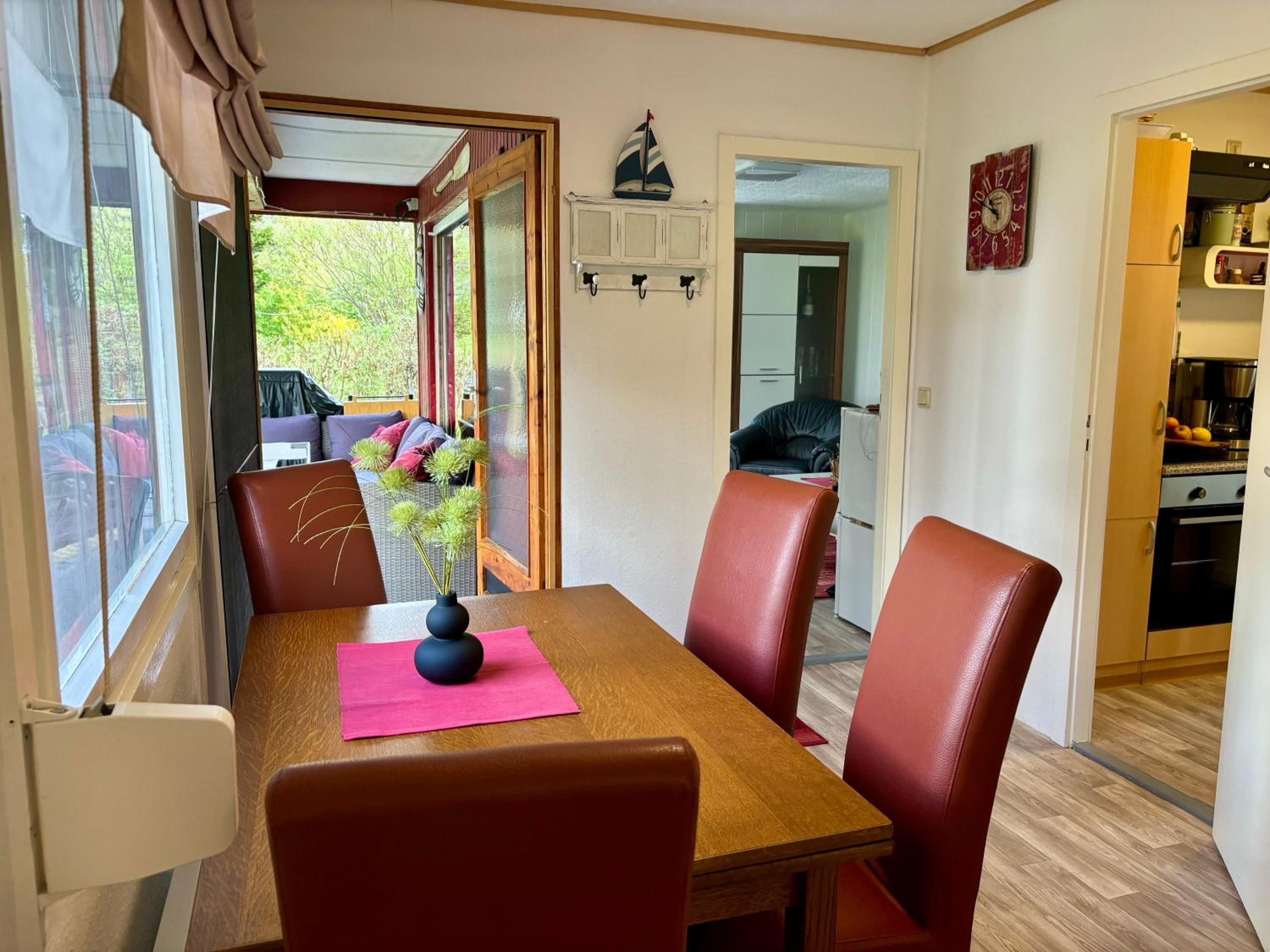 Bungalow-Jessern Ferienhaus im Grünen mit Seeblick