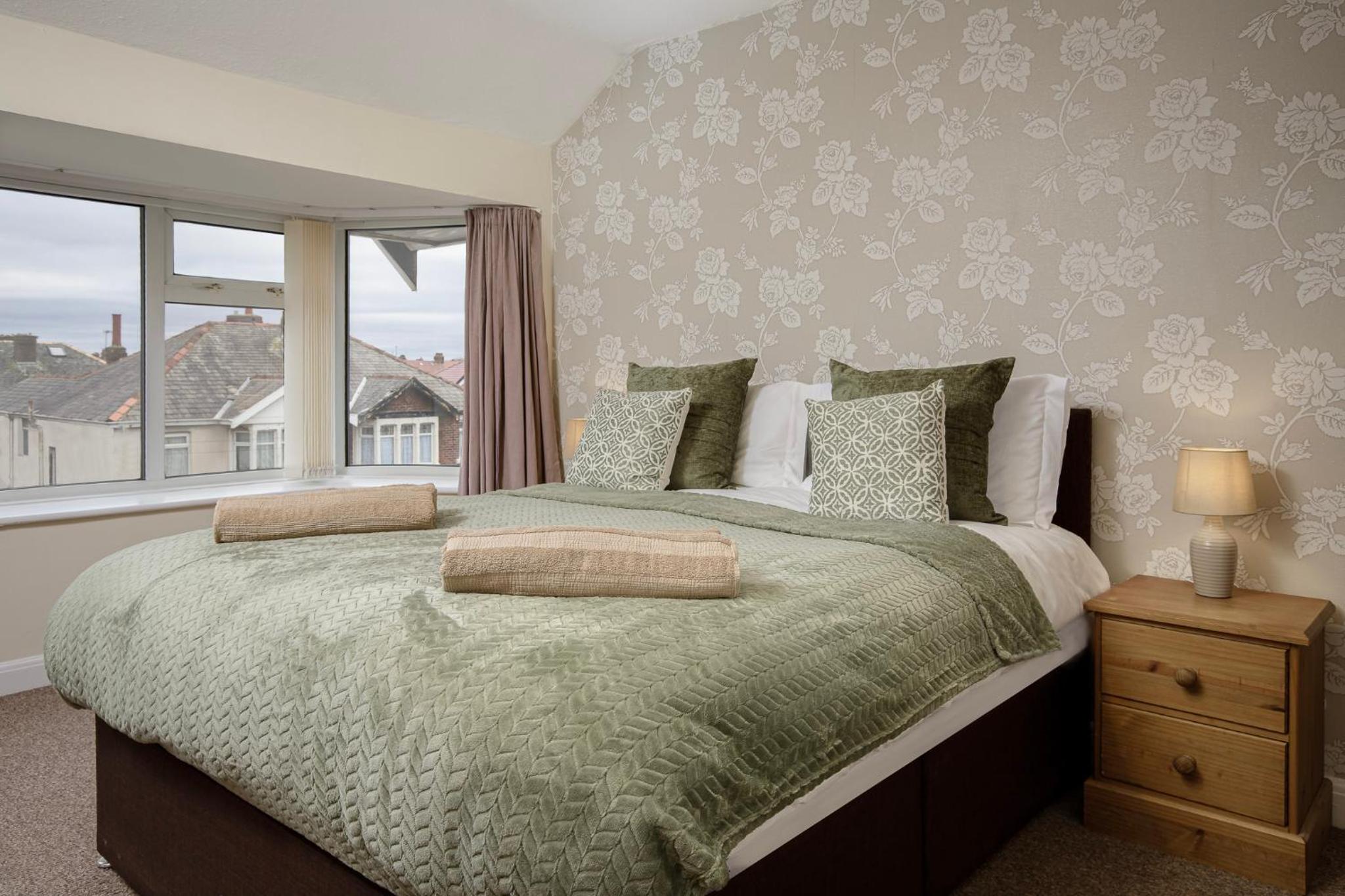 Arnside - Spacious 10-Bedroom Seaside Cottage with Hot Tub view 2