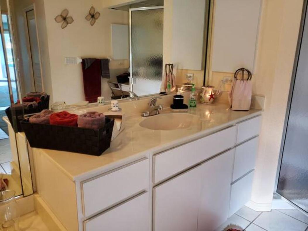 steve and cori's tropical king suite 2 view 4
