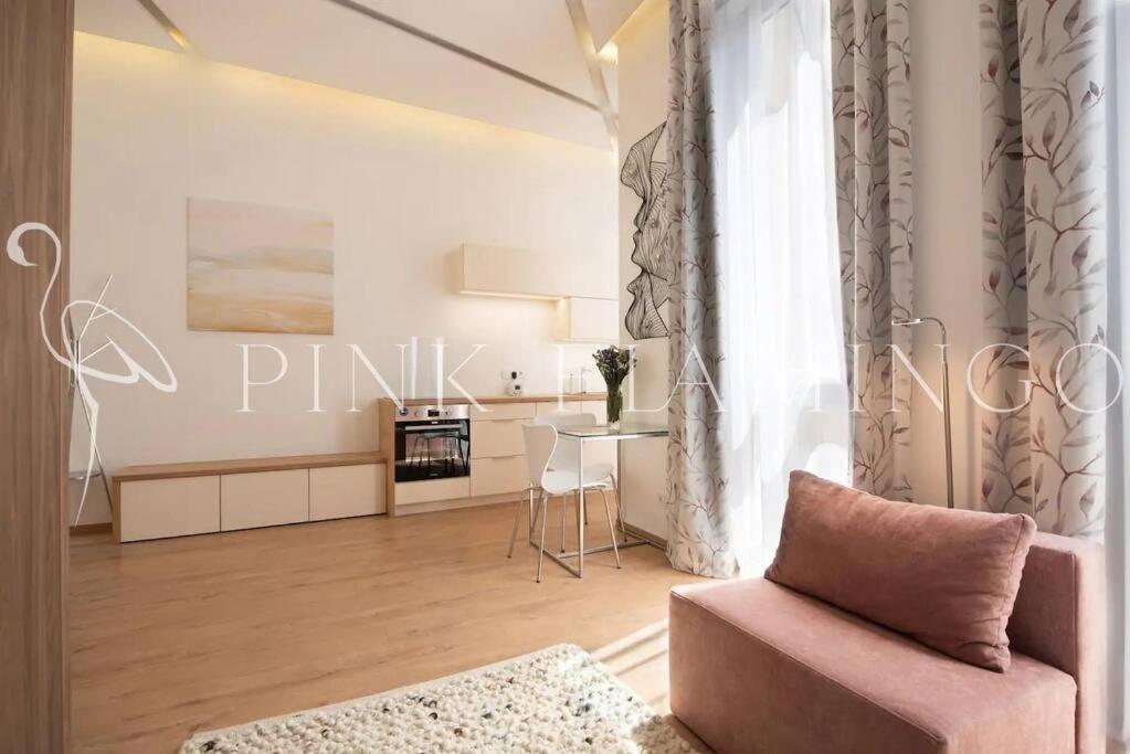 Trendy Loft Home in Center - Pink Flamingo view 4