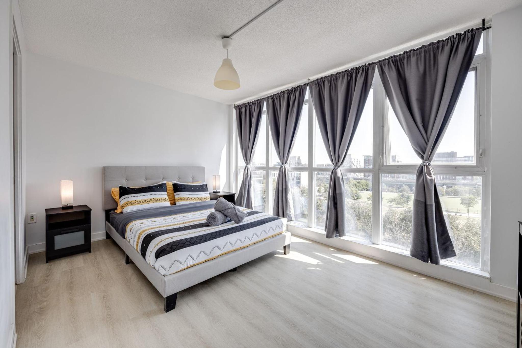 3BDRM Lake View Condo in Toronto