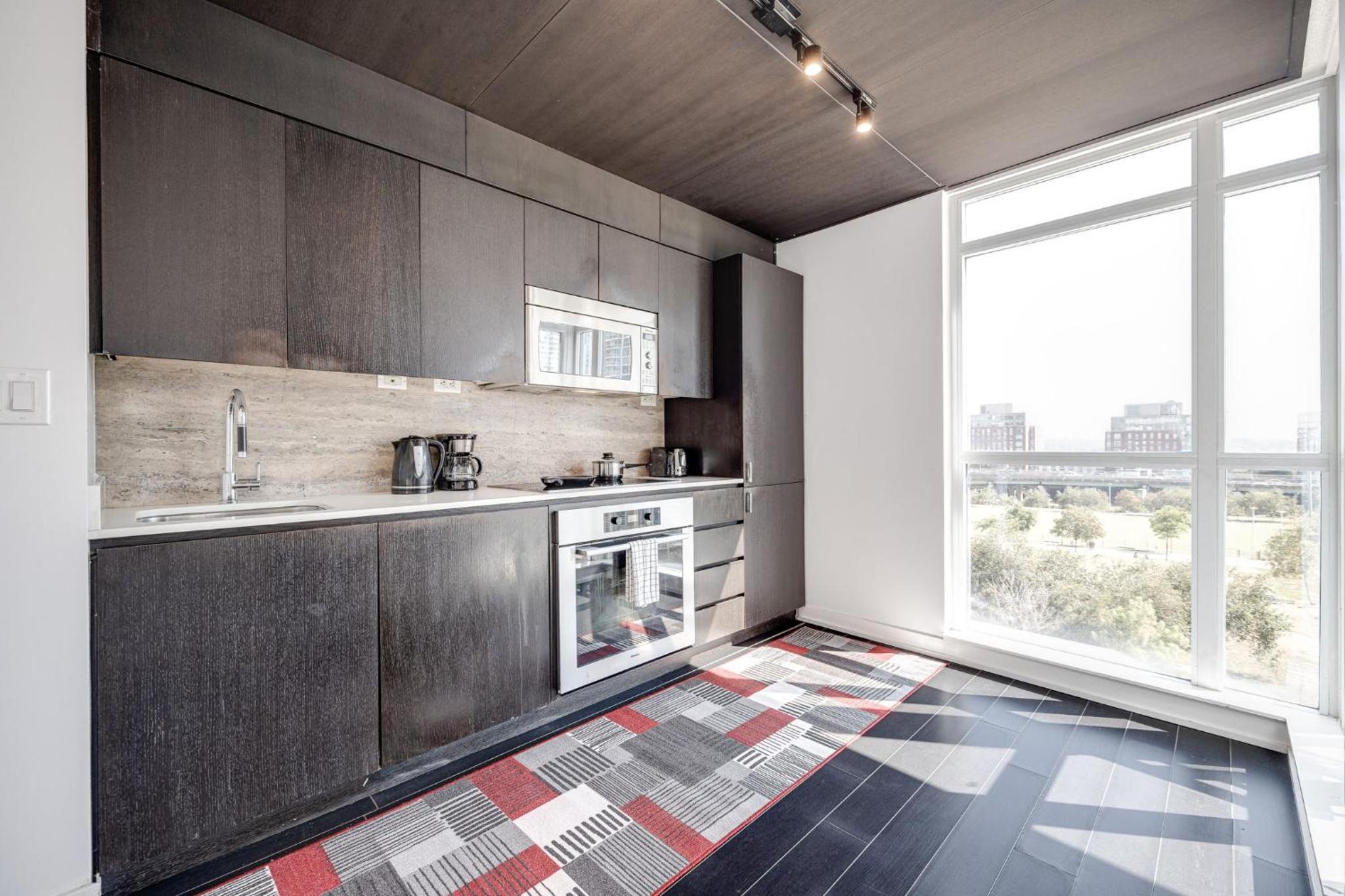 3BDRM Lake View Condo in Toronto