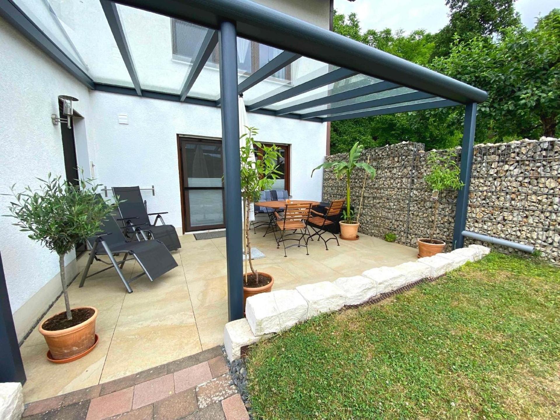 Helle Ferienwohnung in Oberfellendorf mit Terrasse, Grill und Garten
