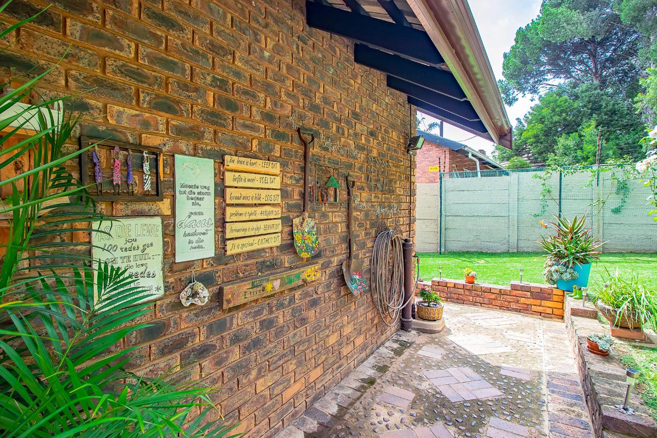 LeoZet Self catering apartment view 2