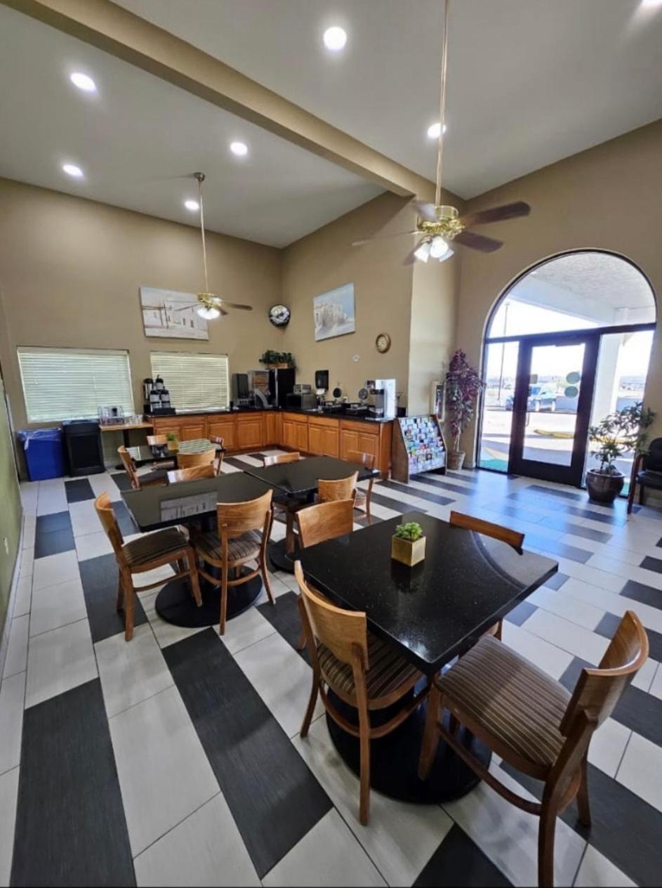 Holbrook Vacations - Super 8 by Wyndham Holbrook - Property Image 5