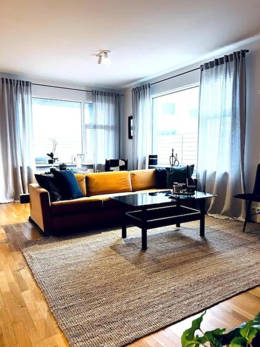 Lovely 2 bedroom apartment with a large own patio view 4