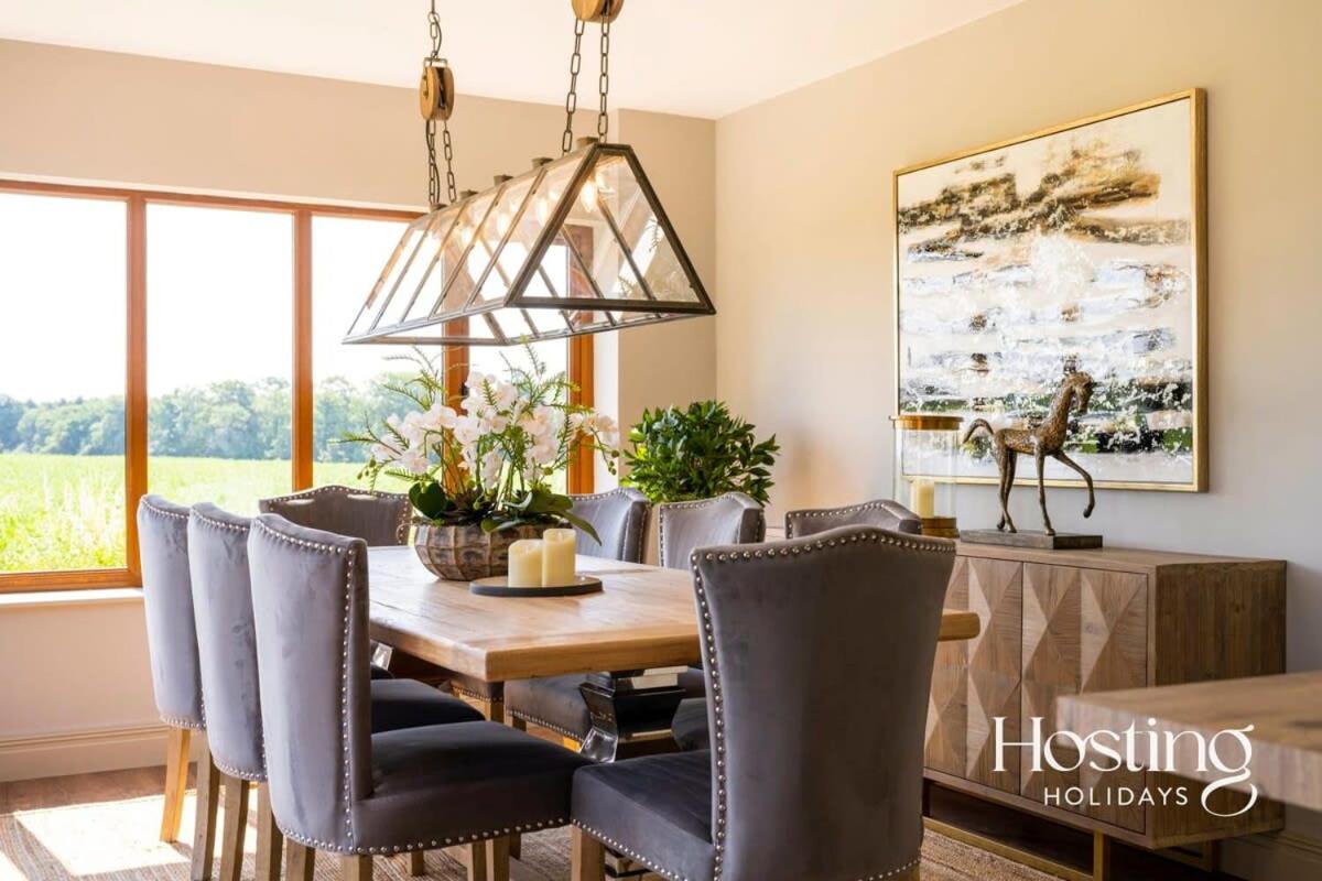 Luxurious 4 Bedroom Vineyard Villa at Stanlake Park