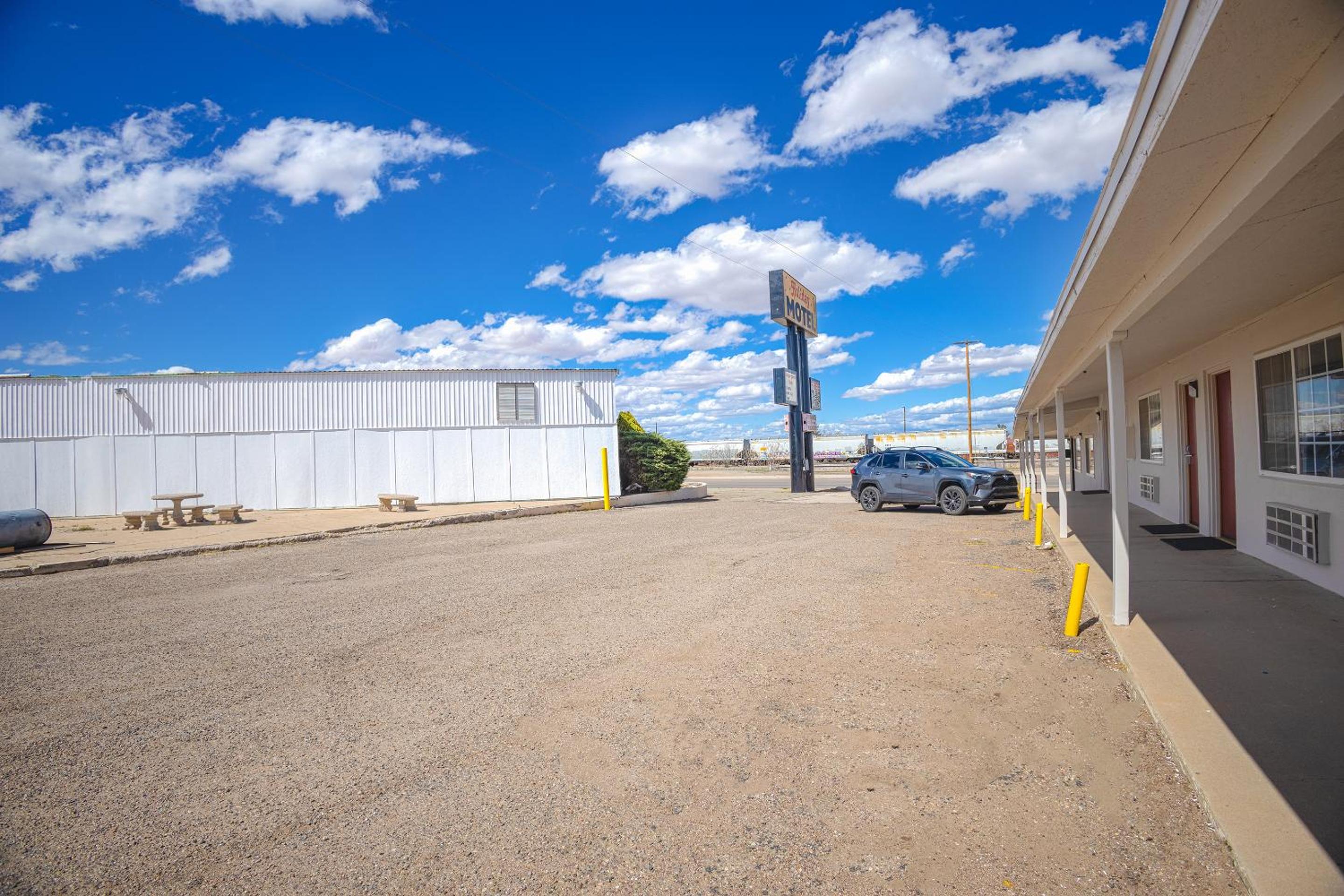 Holiday Motel Lordsburg I-10 view 4