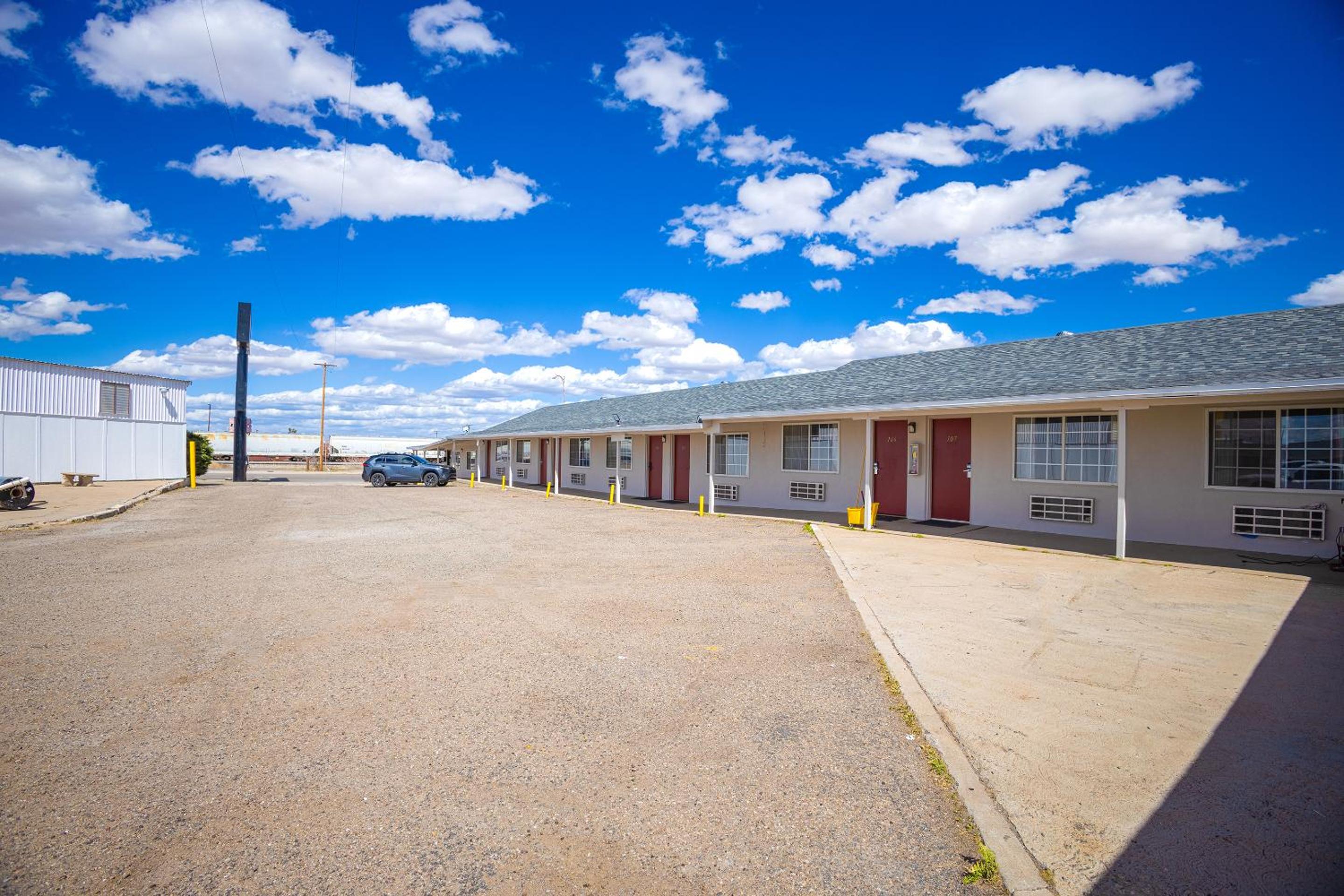 Holiday Motel Lordsburg I-10 view 2